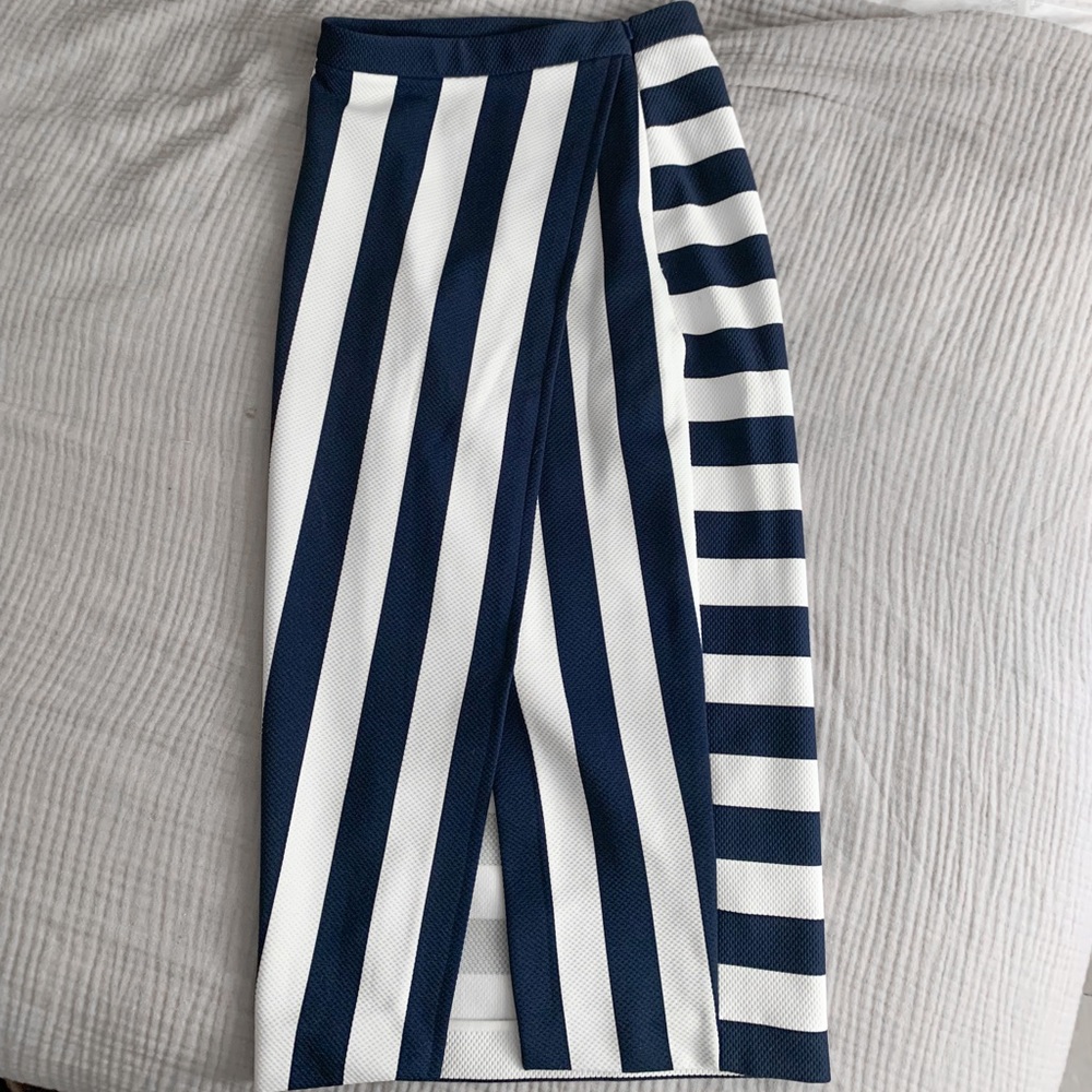 Karen Millen navy white stripe pencil skirt Size US 4 Side zip